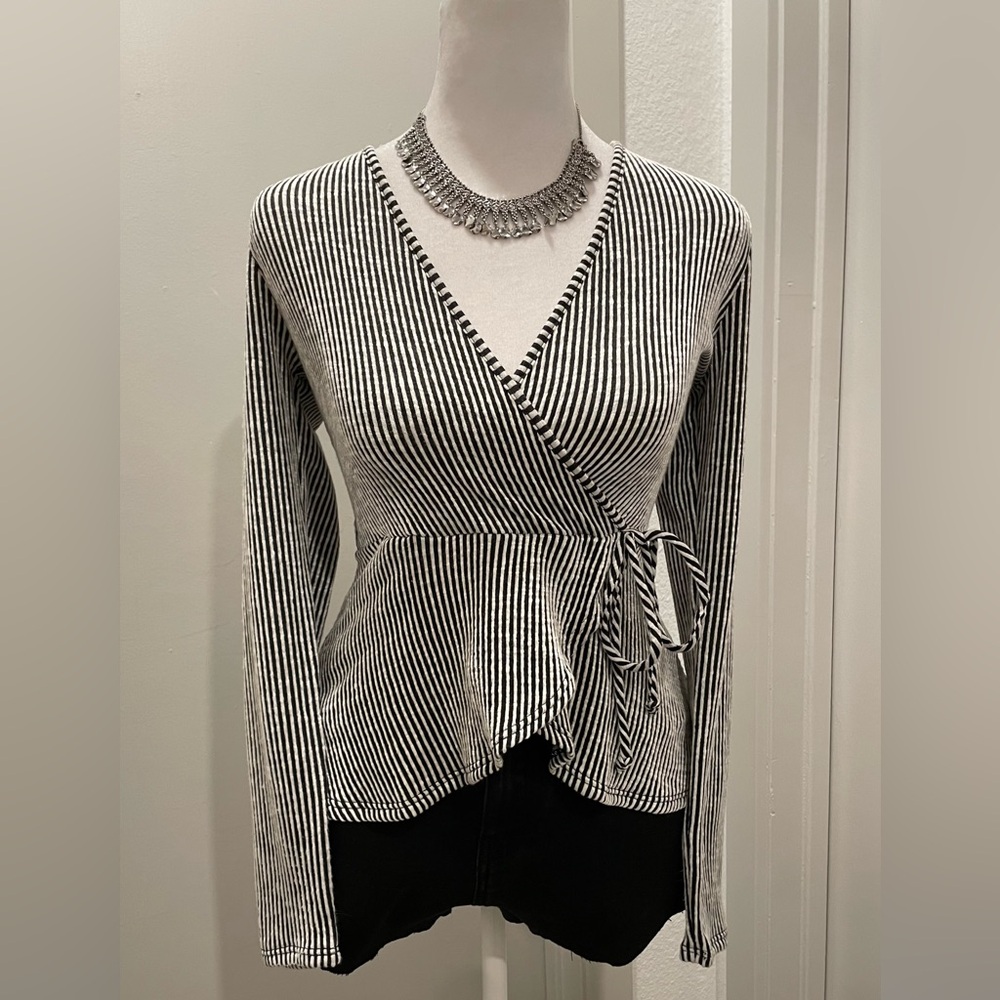 Caution to the Wind Black & White Vertical Stripe V-Neck Long-Sleeve Blouse - XS